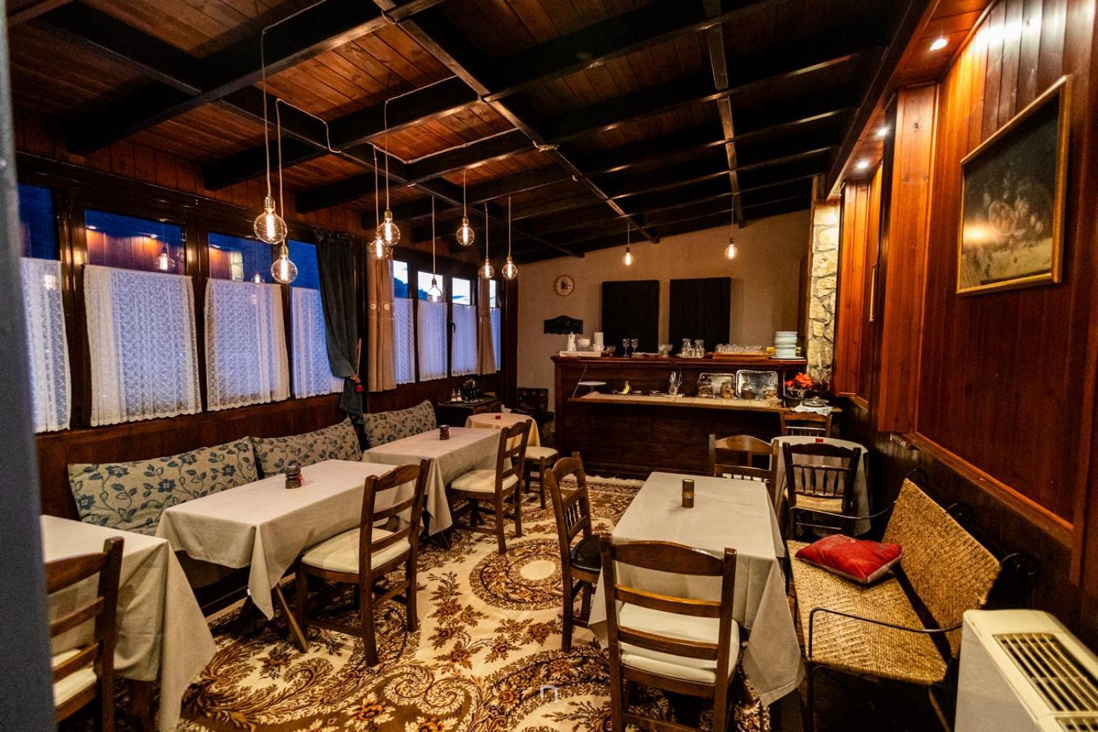 Fanaras Hotel カラブリタ エクステリア 写真